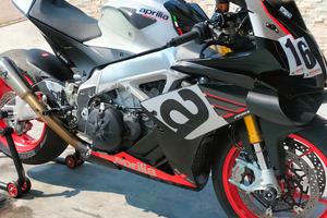Aprilia RSV4 2021  11 Mila km