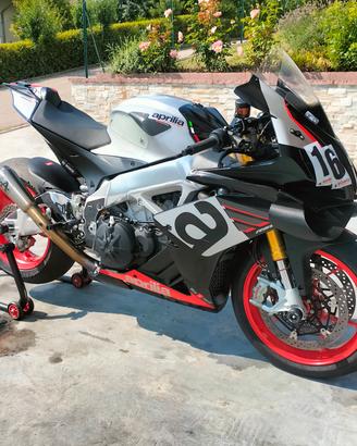 Aprilia RSV4 2021  11 Mila km