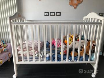 lettino neonato bianco con sponde regolabili 