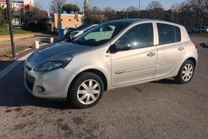 RENAULT Clio 3ª serie - 2011