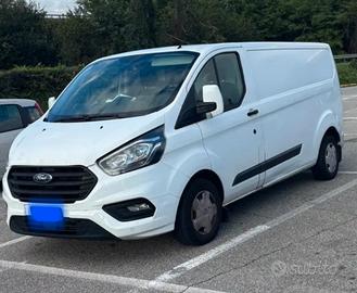 furgone ford transit costum del 2021 