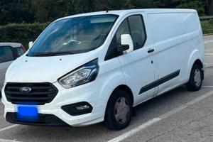 furgone ford transit costum del 2021 