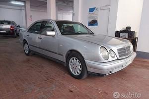 Mercedes e 200 elegance