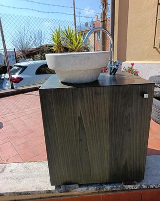 mobile bagno sospeso  con lavabo e rubinetterie