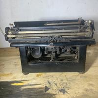 Macchina da scrivere Woodstock