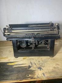 Macchina da scrivere Woodstock