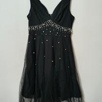 Abito corto nero con perle e tulle