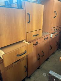 Arredi mobili e materiale edile da costruzione