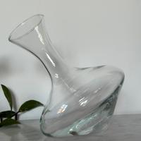 Decanter in vetro Ivat con base curva
