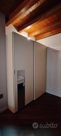 armadio 187x62xh228 cm in buone condizioni.