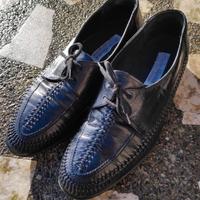 Scarpe da uomo in pelle nera con suola in cuoio