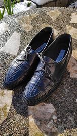 Scarpe da uomo in pelle nera con suola in cuoio