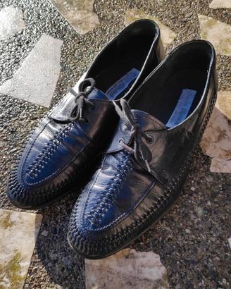 Scarpe da uomo in pelle nera con suola in cuoio