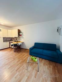 Monolocale arredato e con posto auto