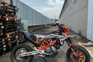 KTM 690 SMC R DEPO LIBRETTO leggermente trattabile