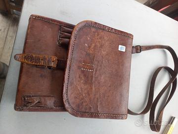 Borsello in cuoio con tracolla 2