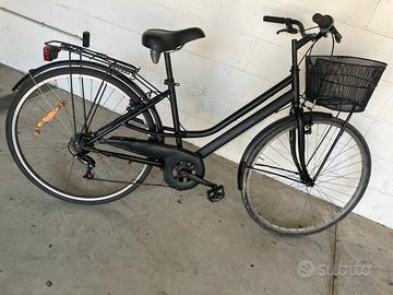Bicicletta nera,ruote da D28 pollicy