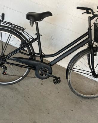 Bicicletta nera,ruote da D28 pollicy