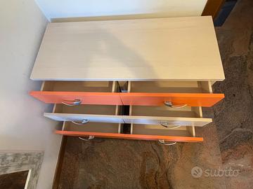 letto singolo con comò e mensole abbinate