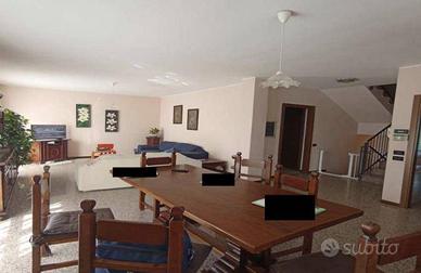 Immobile in asta di 262 m² con 4 locali e box auto