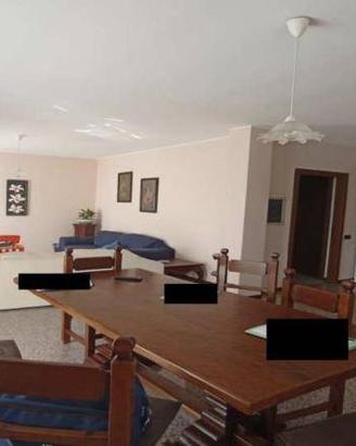 Immobile in asta di 262 m² con 4 locali e box auto