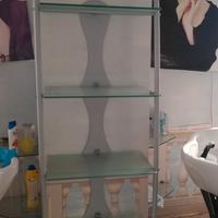 espositore con ripiani 
