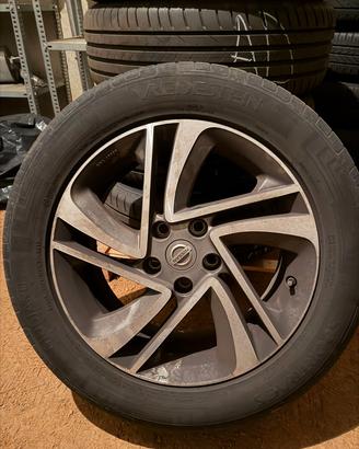 cerchi originali  nissan con ruote