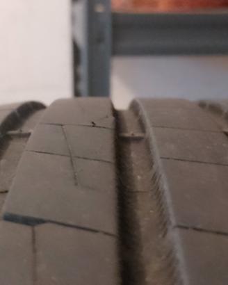 4 pneumatici Hankook estivi misura 215/65 R17 99H.