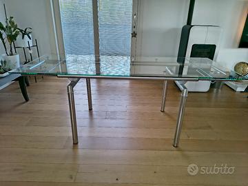 Tavolo in cristallo allungabile 