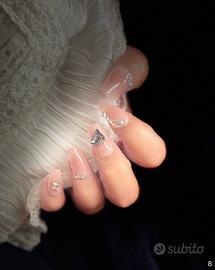 Manicure indossabile realizzata interamente a mano