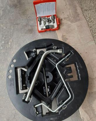 kit cric e attrezzi cambio ruota di scorta FIAT