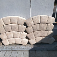 Mattoni curvi chiari da decorazione