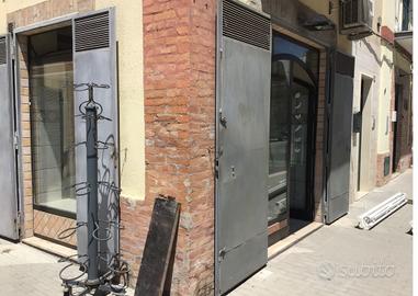 Negozio con posizione strategica