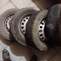 4 gomme con cerchioni per tutte le auto Fiat