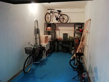 Box 14 mq zona Ammiraglie Savona