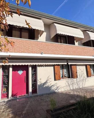 Casa indipendente di 339 m² con più di 5 locali e 
