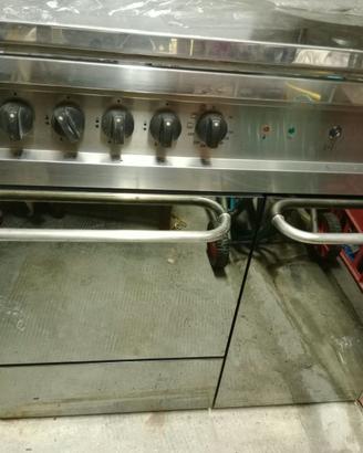 mobile cucina a 5 fuochi con porta bombola