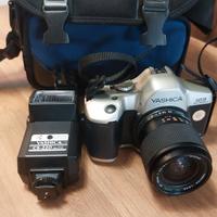 macchina fotografica yashica