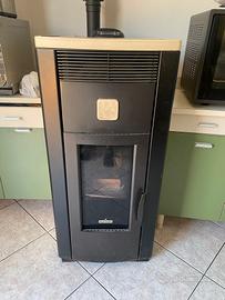 Stufa a pellet idro Ravelli