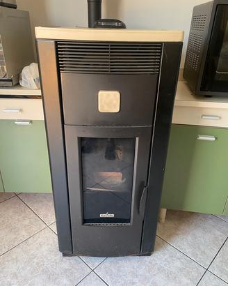 Stufa a pellet idro Ravelli