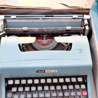 macchina da scrivere olivetti