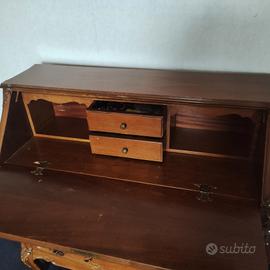 Cassettiera con ribalta