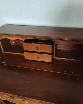 Cassettiera con ribalta