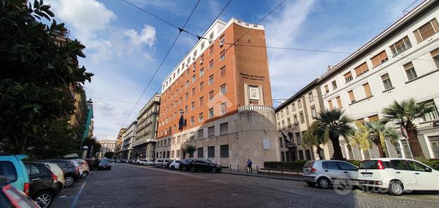 3 LOCALI A NAPOLI