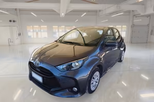 TOYOTA YARIS 1.0 BUSINESS MY22 5 PORTE BERLINA