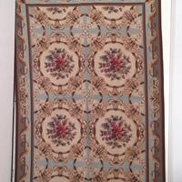 Tappeto hand-made a petit-point