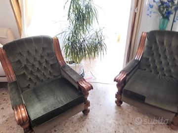 divano e due poltrole