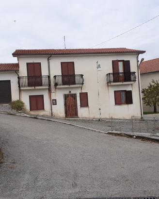 Fabbricato su due livelli indipendente