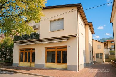 Immobile trasformabile in 1/2 ampi appartamenti