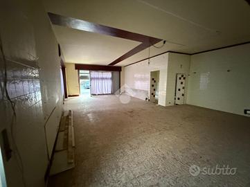 NEGOZIO A LA VALLETTA BRIANZA